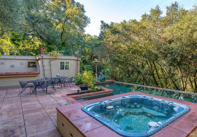 3435 Terra Linda Dr, Santa Rosa, CA 95404