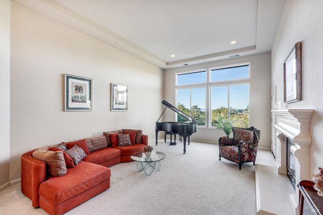 3435 Terra Linda Dr, Santa Rosa, CA 95404