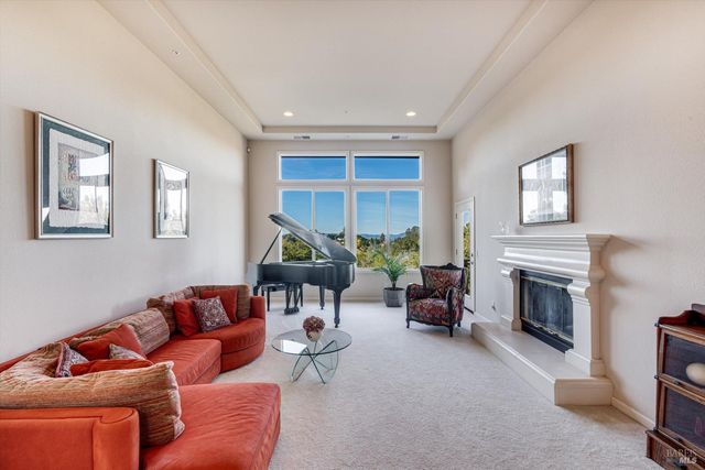 3435 Terra Linda Dr, Santa Rosa, CA 95404