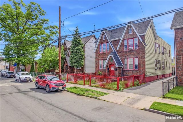 202 Eastern Parkway, Newark, NJ 07106