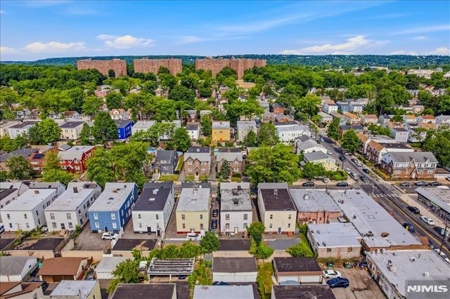 202 Eastern Parkway, Newark, NJ 07106