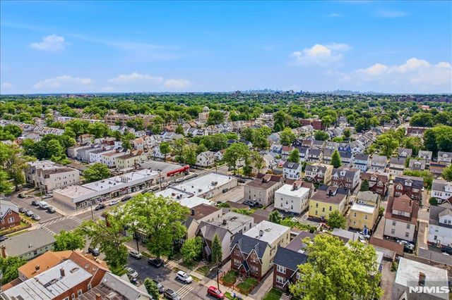 202 Eastern Parkway, Newark, NJ 07106
