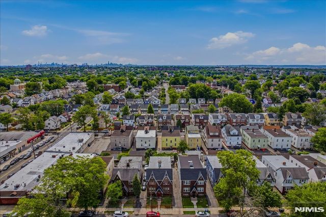 202 Eastern Parkway, Newark, NJ 07106