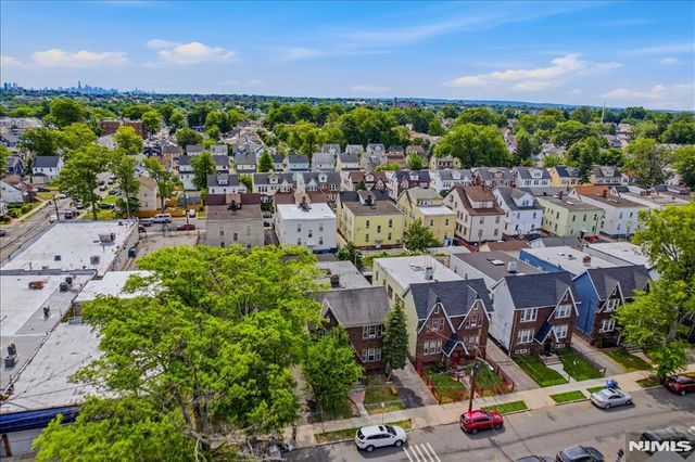 202 Eastern Parkway, Newark, NJ 07106
