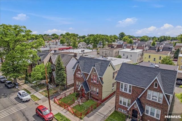 202 Eastern Parkway, Newark, NJ 07106