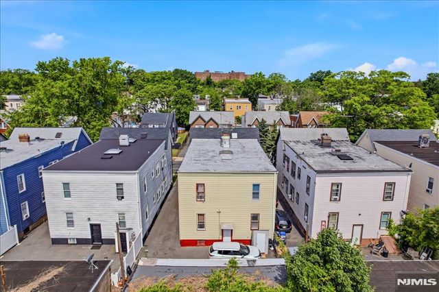 202 Eastern Parkway, Newark, NJ 07106