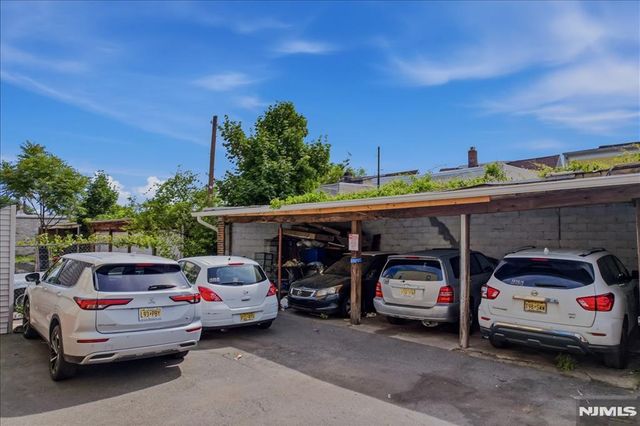 202 Eastern Parkway, Newark, NJ 07106