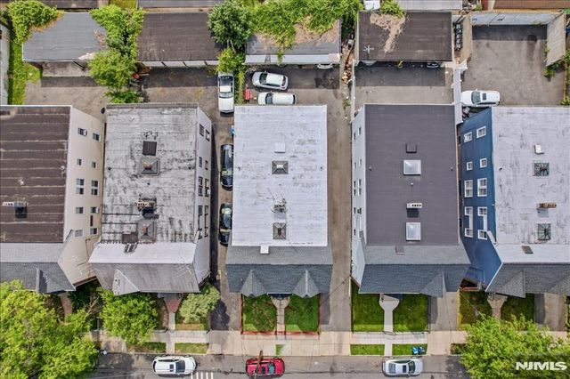 202 Eastern Parkway, Newark, NJ 07106