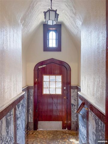 202 Eastern Parkway, Newark, NJ 07106