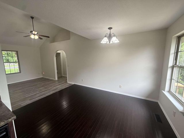 1904 S 14th Avenue, Ozark, MO 65721
