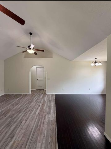 1904 S 14th Avenue, Ozark, MO 65721