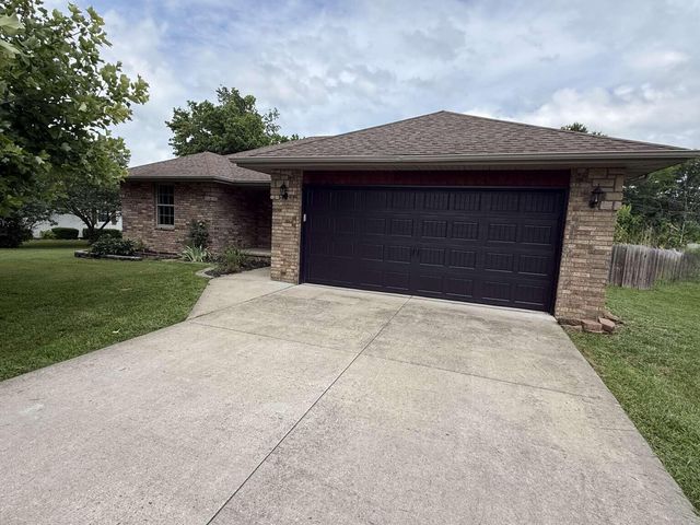 1904 S 14th Avenue, Ozark, MO 65721