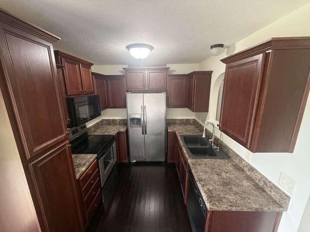 1904 S 14th Avenue, Ozark, MO 65721
