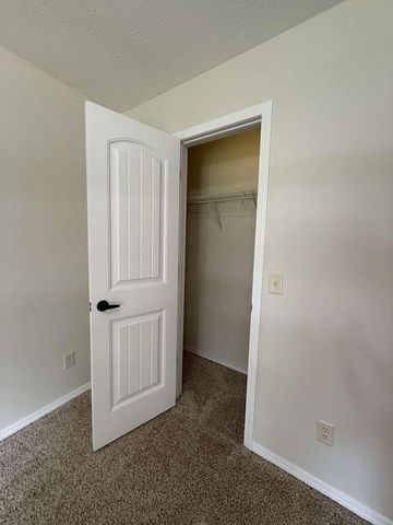 1904 S 14th Avenue, Ozark, MO 65721