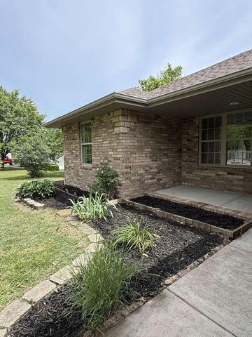 1904 S 14th Avenue, Ozark, MO 65721