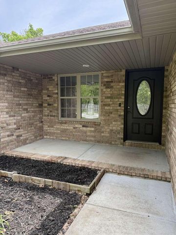 1904 S 14th Avenue, Ozark, MO 65721