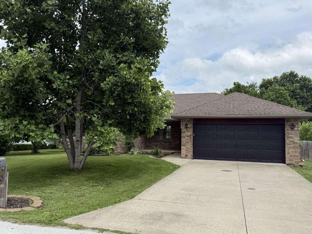 1904 S 14th Avenue, Ozark, MO 65721