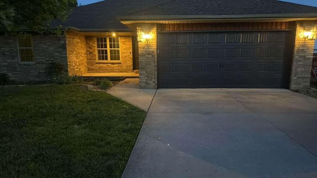 1904 S 14th Avenue, Ozark, MO 65721