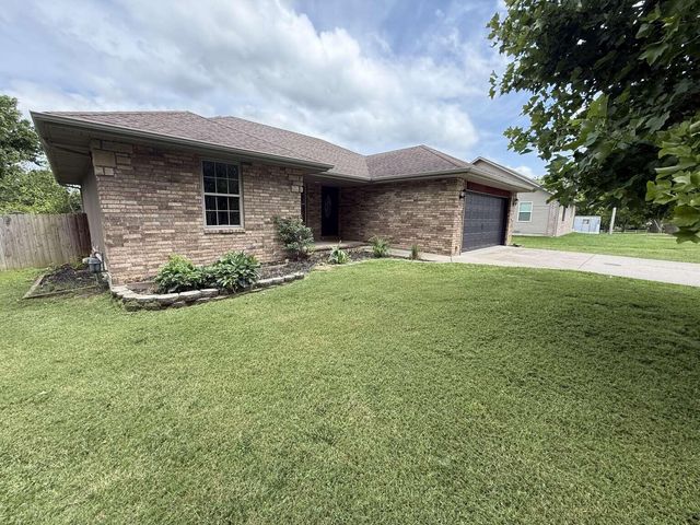 1904 S 14th Avenue, Ozark, MO 65721