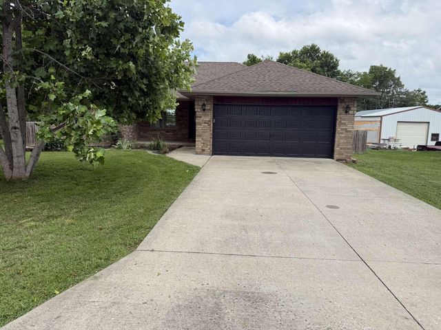 1904 S 14th Avenue, Ozark, MO 65721