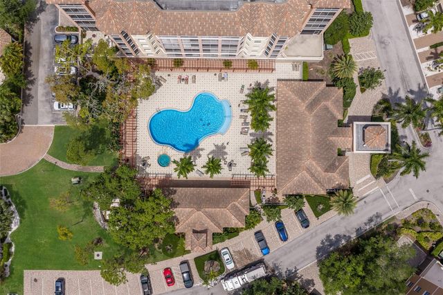 5591 CANNES CIRCLE 502, Sarasota, FL 34231