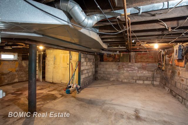 1101 S Farragut Street, Bay City, MI 48708