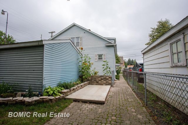 1101 S Farragut Street, Bay City, MI 48708