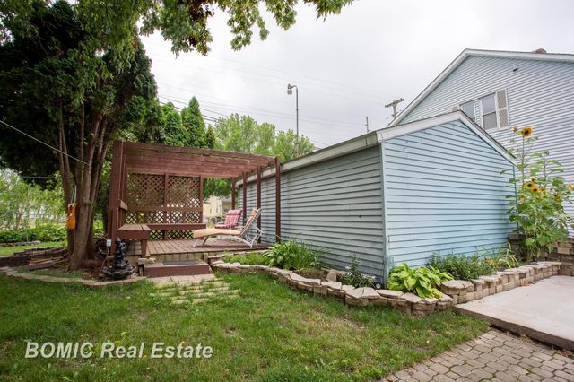1101 S Farragut Street, Bay City, MI 48708