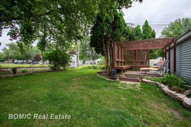 1101 S Farragut Street, Bay City, MI 48708