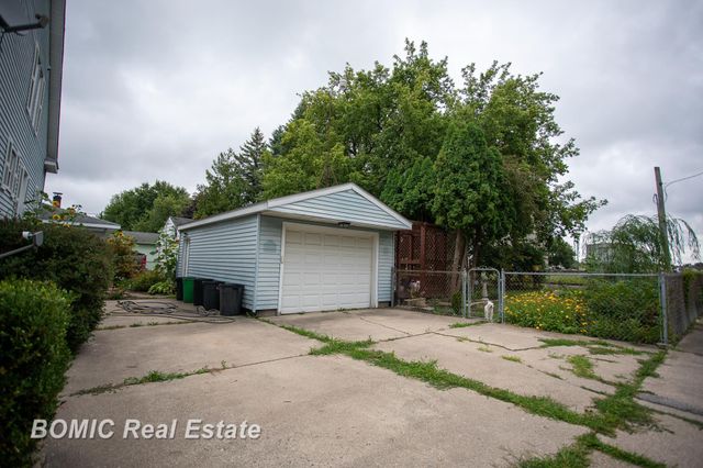1101 S Farragut Street, Bay City, MI 48708