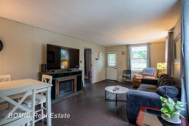 1101 S Farragut Street, Bay City, MI 48708