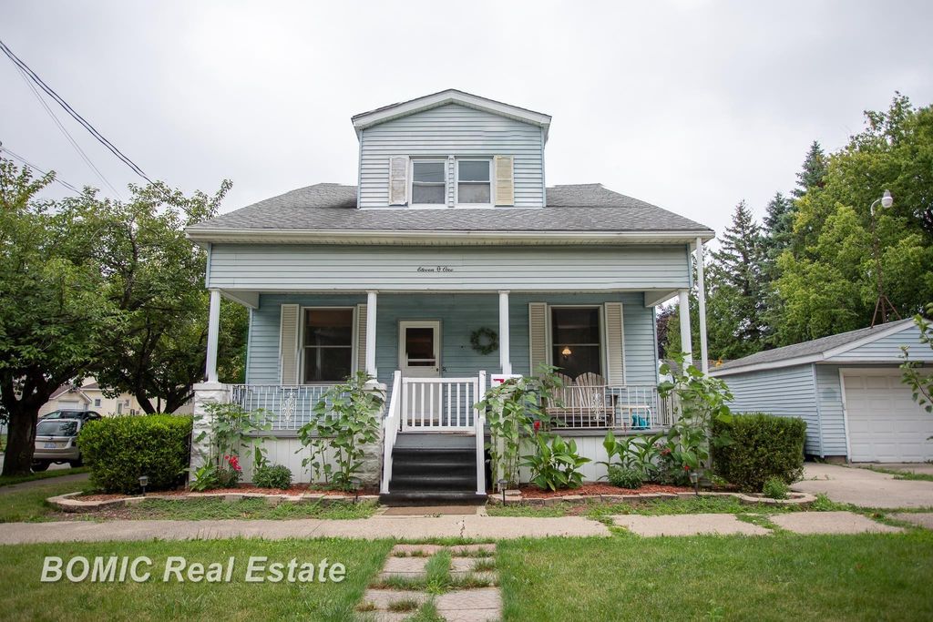 1101 S Farragut Street, Bay City, MI 48708