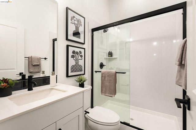 28928 Parkridge Loop 105, Hayward, CA 94544