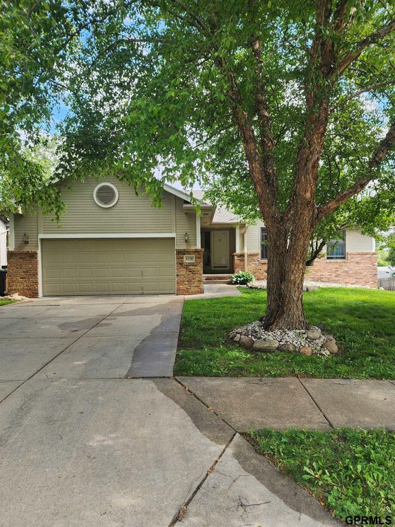 8231 Clay Street, Omaha, NE 68122