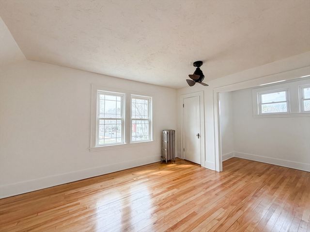 10 Perrot St, Worcester, MA 01602