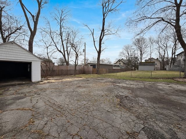 10 Perrot St, Worcester, MA 01602