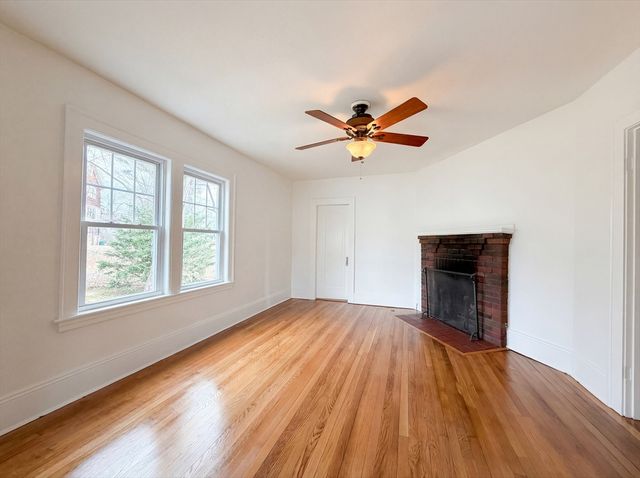 10 Perrot St, Worcester, MA 01602