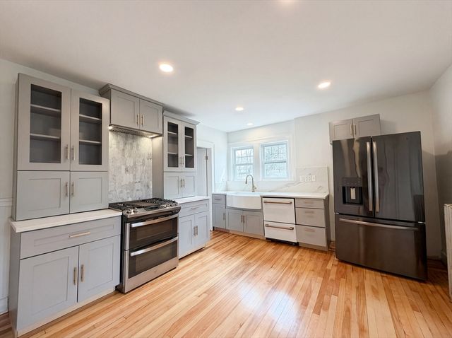 10 Perrot St, Worcester, MA 01602