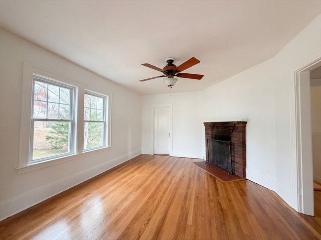 10 Perrot St, Worcester, MA 01602