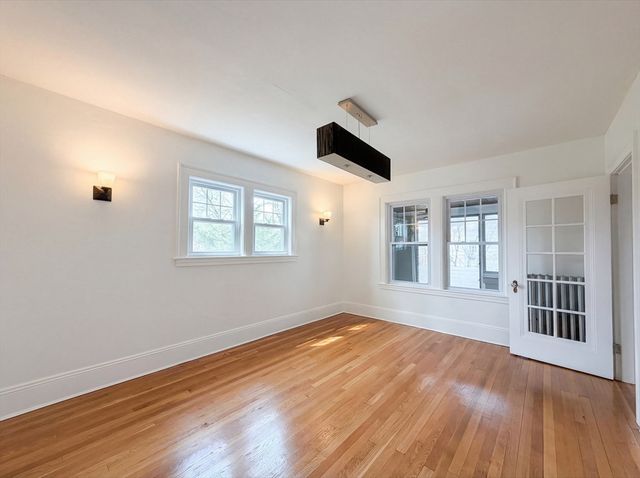 10 Perrot St, Worcester, MA 01602