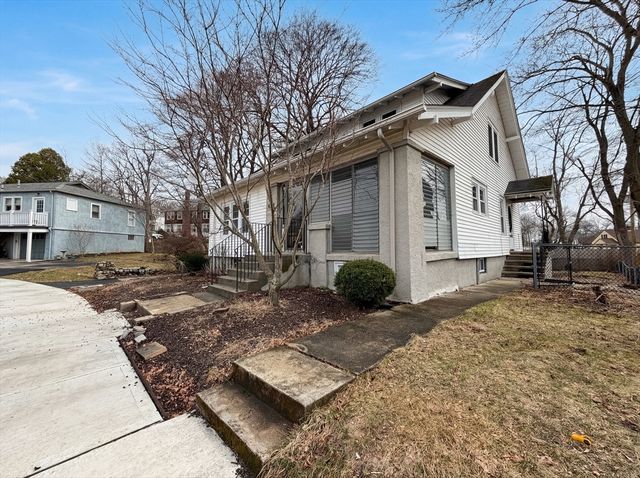 10 Perrot St, Worcester, MA 01602