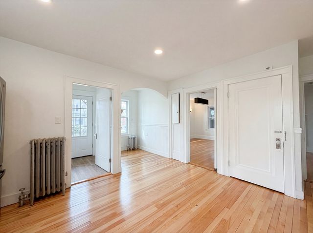 10 Perrot St, Worcester, MA 01602