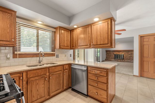 2331 E 33rd Street, Davenport, IA 52807