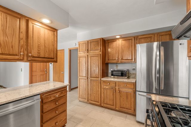 2331 E 33rd Street, Davenport, IA 52807