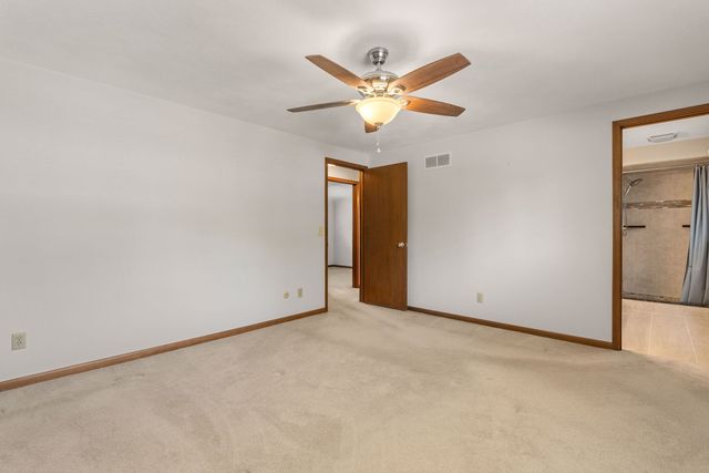 2331 E 33rd Street, Davenport, IA 52807