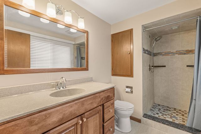 2331 E 33rd Street, Davenport, IA 52807
