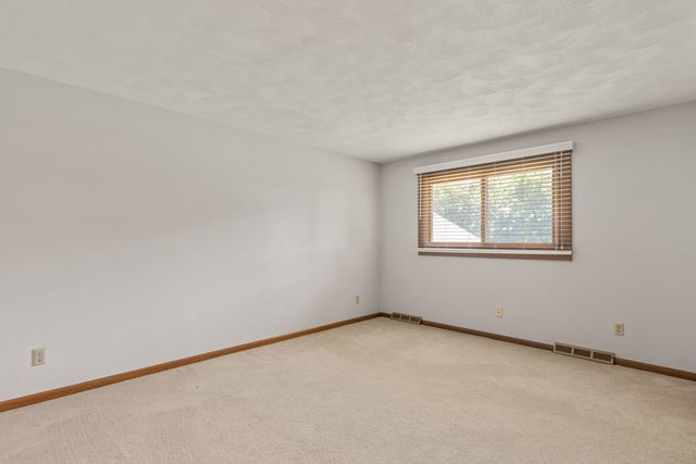 2331 E 33rd Street, Davenport, IA 52807