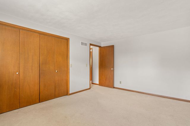 2331 E 33rd Street, Davenport, IA 52807