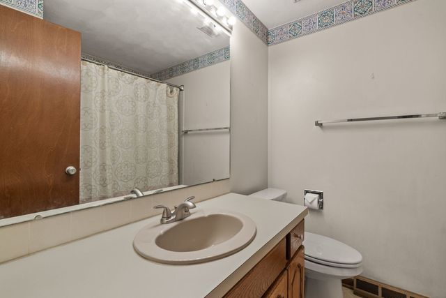 2331 E 33rd Street, Davenport, IA 52807