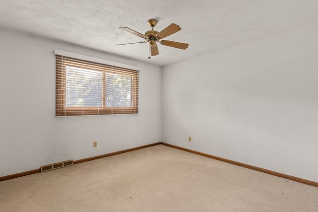 2331 E 33rd Street, Davenport, IA 52807